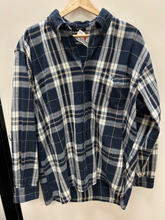Load image into Gallery viewer, Nautica Long Sleeve Top Size Large

