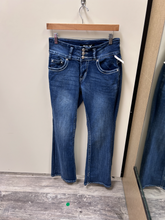 Load image into Gallery viewer, Sky Denim Size 7/8 (29)

