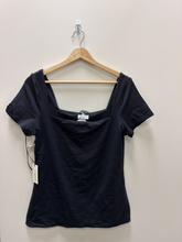 Load image into Gallery viewer, Aritzia Short Sleeve Top Size Extra Large
