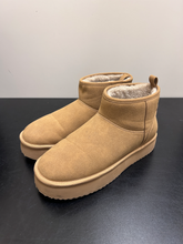 Load image into Gallery viewer, American Eagle Boots Womens 8
