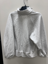Load image into Gallery viewer, Sweatshirt Size Medium
