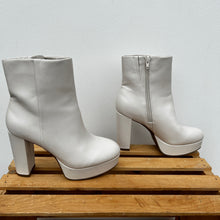 Load image into Gallery viewer, Mix No 6 (For Shoes) Boots Womens 6
