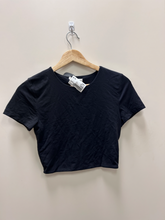 Load image into Gallery viewer, Babaton Short Sleeve Top Size Medium
