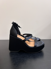 Load image into Gallery viewer, Torrid Sandals Womens 8
