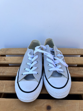 Load image into Gallery viewer, Converse Casual Shoes Womens 6
