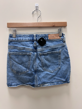 Load image into Gallery viewer, Pac Sun Short Skirt Size Extra Small
