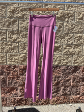 Load image into Gallery viewer, Lulu Lemon Athletic Pants Size 5/6 (28)

