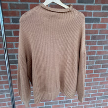 Load image into Gallery viewer, American Eagle Sweater Size Extra Small
