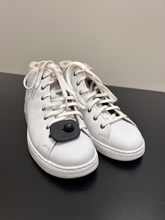 Load image into Gallery viewer, Uggs Casual Shoes Womens 7
