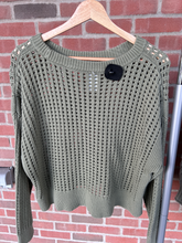 Load image into Gallery viewer, Sweater Size Large
