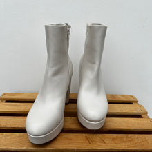 Load image into Gallery viewer, Mix No 6 (For Shoes) Boots Womens 6
