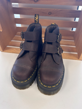 Load image into Gallery viewer, Dr Martens Boots Womens 7
