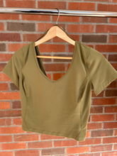 Load image into Gallery viewer, Lulu Lemon T-Shirt Size Medium
