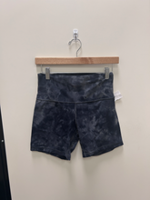 Load image into Gallery viewer, Lululemon Athletic Shorts Size Medium
