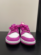 Load image into Gallery viewer, Nike Casual Shoes Womens 8
