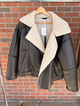 Load image into Gallery viewer, Divided Heavy Outerwear Size Medium
