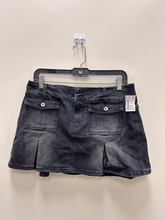 Load image into Gallery viewer, Love Tree Short Skirt Size Large
