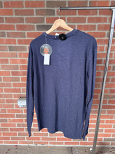 Load image into Gallery viewer, Real Tree Short Sleeve Top Size Medium
