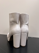 Load image into Gallery viewer, Mix No 6 (For Shoes) Boots Womens 7.5
