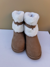 Load image into Gallery viewer, Juicy Couture Boots Womens 9
