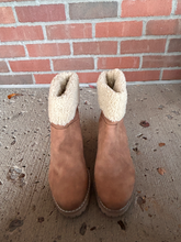 Load image into Gallery viewer, Dolce Vita Boots Womens 8.5
