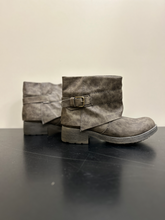 Load image into Gallery viewer, Rocket Dog Boots Womens 9.5
