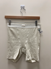 Load image into Gallery viewer, Skims Shorts Size Medium
