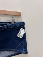 Load image into Gallery viewer, Edikted Shorts Size Medium
