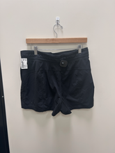 Load image into Gallery viewer, Lululemon Athletic Shorts Size 9/10
