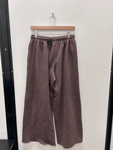 Load image into Gallery viewer, Edikted Pants Size Medium
