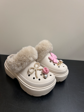 Load image into Gallery viewer, Crocs Casual Shoes Womens 7
