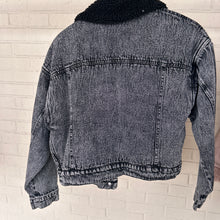 Load image into Gallery viewer, Forever 21 Denim Outerwear Size Small
