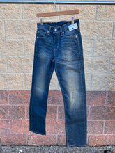 Load image into Gallery viewer, Levi Denim Size 28
