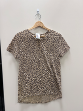 Load image into Gallery viewer, Zoe + Liv T-Shirt Size Medium
