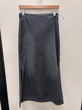 Load image into Gallery viewer, Le Lis Long Skirt Size Small
