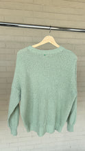 Load image into Gallery viewer, American Eagle Sweater Size Extra Small
