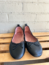 Load image into Gallery viewer, Zara Dress Shoes Womens 7.5
