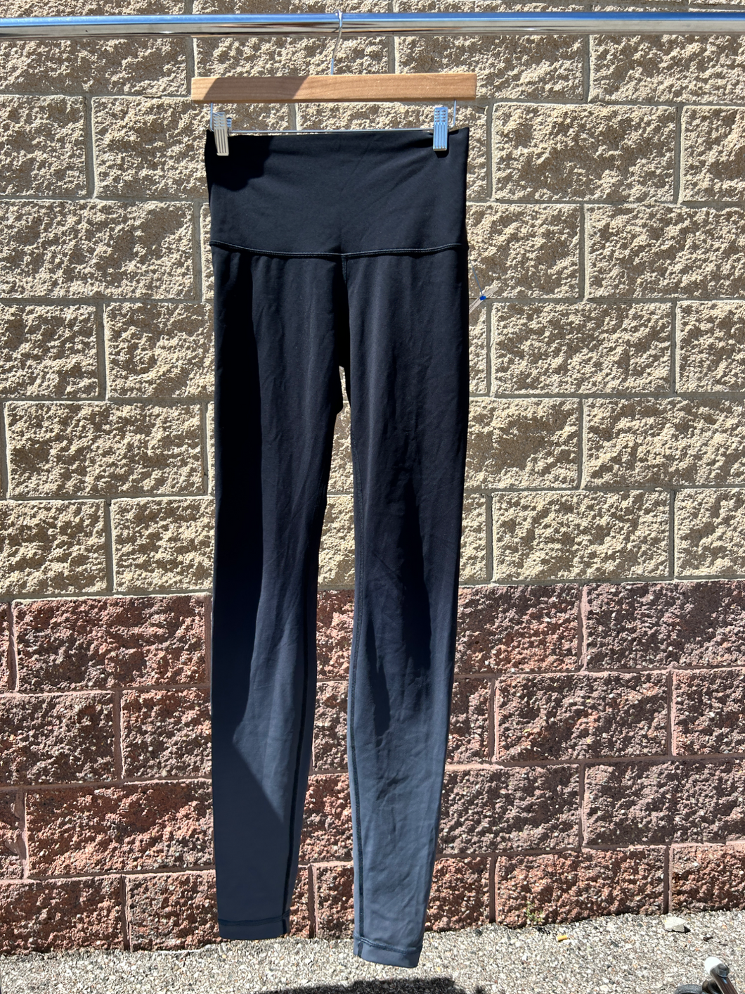 Lulu Lemon Athletic Pants Size 5/6 (28)