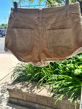 Load image into Gallery viewer, Forever 21 Shorts Size 3/4
