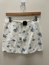Load image into Gallery viewer, American Eagle Short Skirt Size Small
