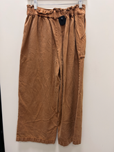 Load image into Gallery viewer, Pants Size Medium
