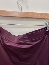 Load image into Gallery viewer, Skims Athletic Pants Size Extra Large
