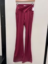 Load image into Gallery viewer, Athletic Pants Size Medium

