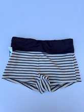 Load image into Gallery viewer, Shein Shorts Size Medium
