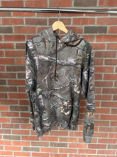 Load image into Gallery viewer, Sweatshirt Size Large
