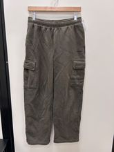 Load image into Gallery viewer, Aritzia Athletic Pants Size Small
