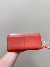 Load image into Gallery viewer, Coach Purse
