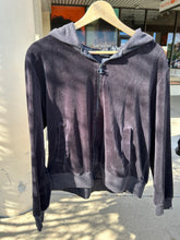 Load image into Gallery viewer, Champion Sweatshirt Size Large
