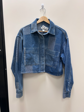 Load image into Gallery viewer, Forever 21 Outerwear Size Small
