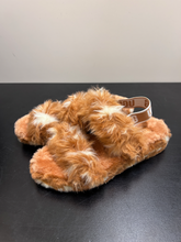 Load image into Gallery viewer, Uggs Casual Shoes Womens 8
